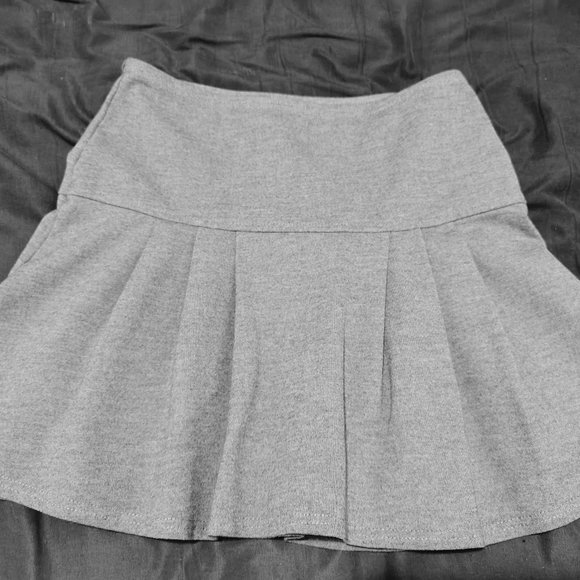 Grey pleated skirt - Picture 3 of 4